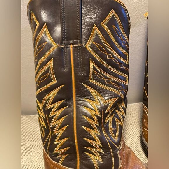 Vintage Cowboy custom cognac boots with 5 stitch accent. Size W 9.5 - Picture 12 of 16